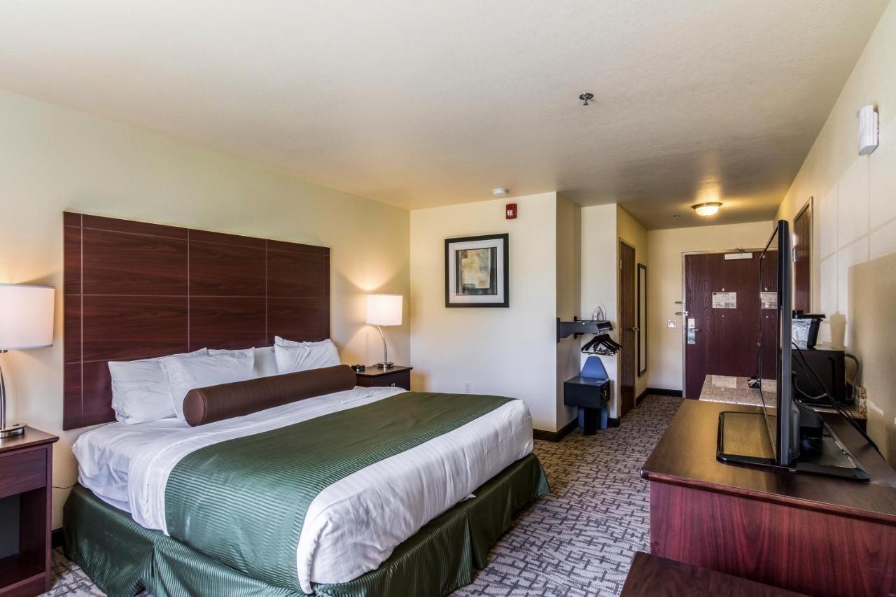 Cobblestone Inn & Suites - Barron Екстер'єр фото