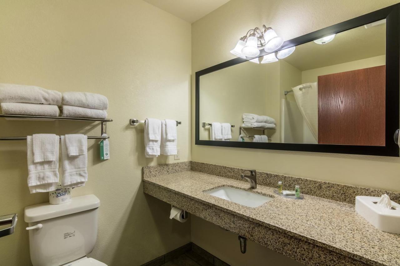 Cobblestone Inn & Suites - Barron Екстер'єр фото